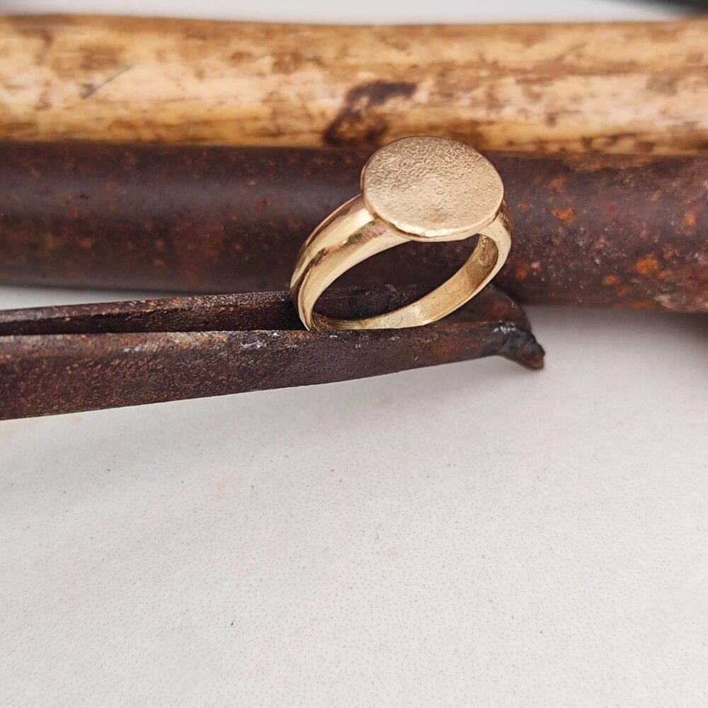 Signet ring. 14k solid yellow gold ring. - Picture 11 of 17